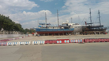 Akdeniz niversitesi aratrma gemisi TINA kanalyla Setur Marinada Ynetim Kurulu yemiz Sn Kenan Ylmazn destek ve yardmyla bakma alnd